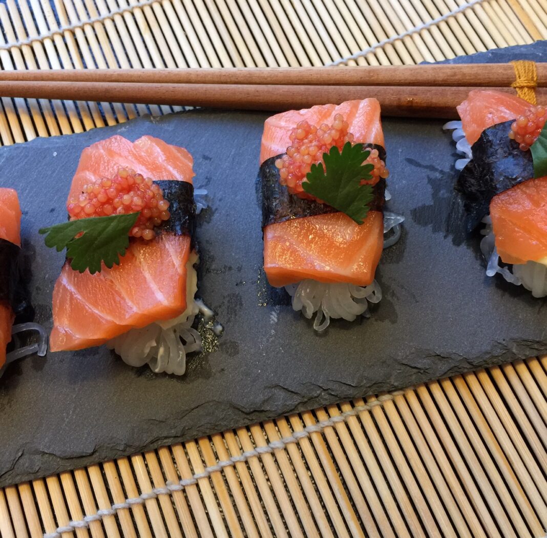 Low carb sushi med laks